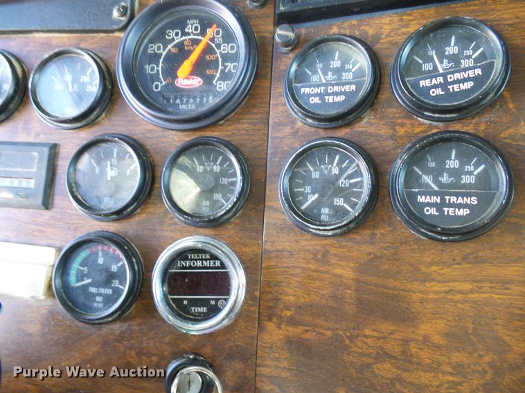 image for item DD5980 1998 Peterbilt 377 semi truck