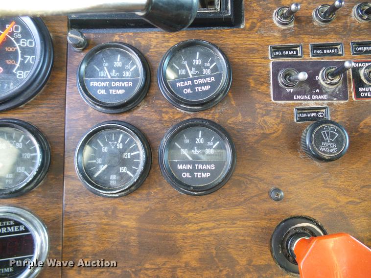 image for item DD5980 1998 Peterbilt 377 semi truck