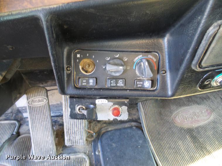 image for item DD5980 1998 Peterbilt 377 semi truck