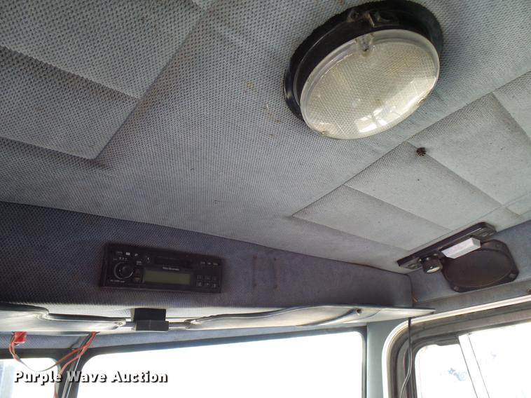 image for item DD5980 1998 Peterbilt 377 semi truck