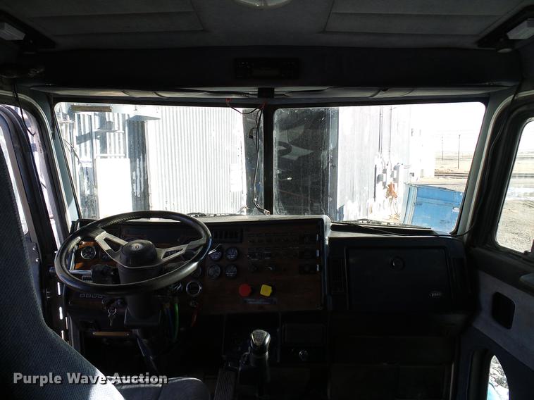 image for item DD5980 1998 Peterbilt 377 semi truck