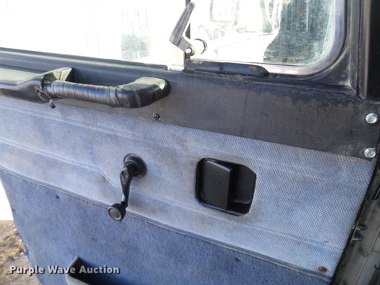 image for item DD5980 1998 Peterbilt 377 semi truck