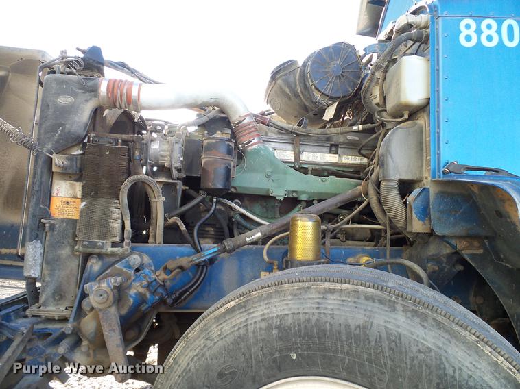 image for item DD5980 1998 Peterbilt 377 semi truck