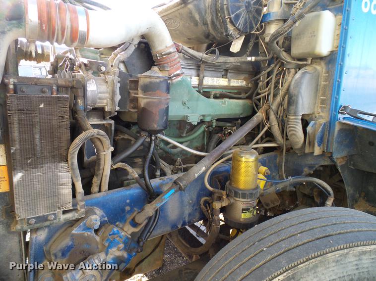 image for item DD5980 1998 Peterbilt 377 semi truck