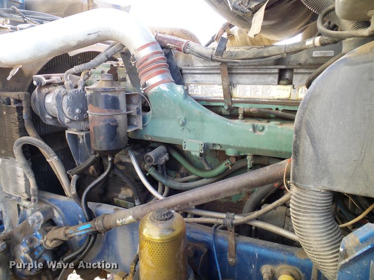 image for item DD5980 1998 Peterbilt 377 semi truck