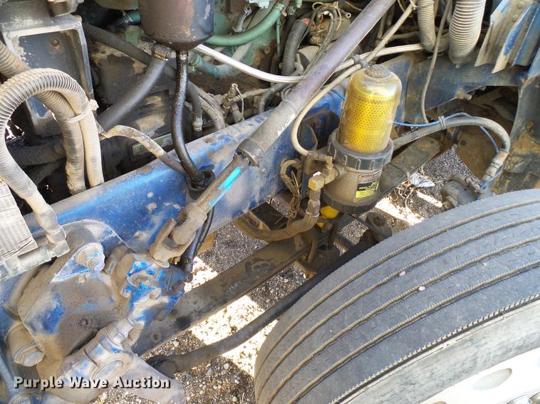 image for item DD5980 1998 Peterbilt 377 semi truck