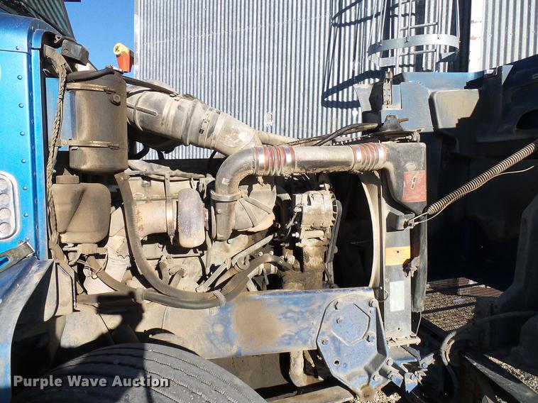 image for item DD5980 1998 Peterbilt 377 semi truck
