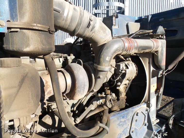 image for item DD5980 1998 Peterbilt 377 semi truck