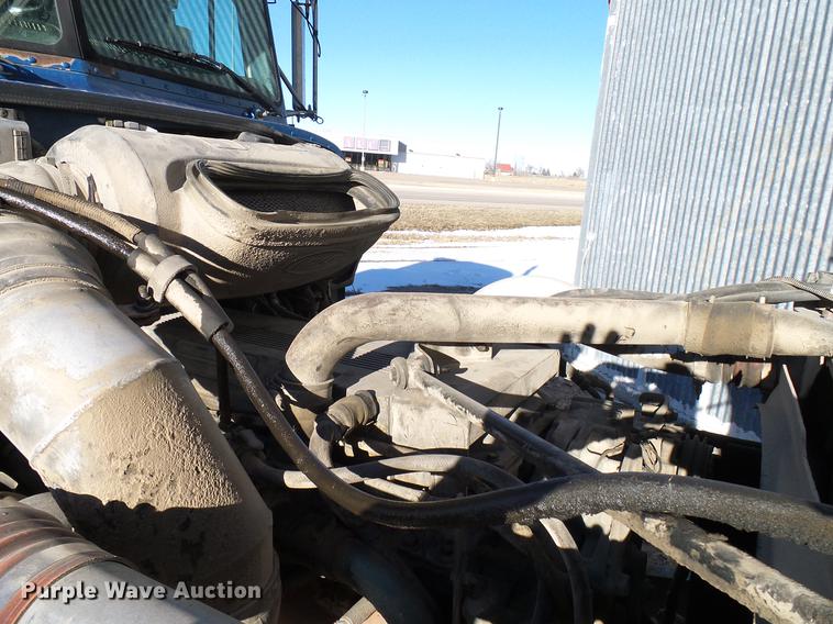 image for item DD5980 1998 Peterbilt 377 semi truck