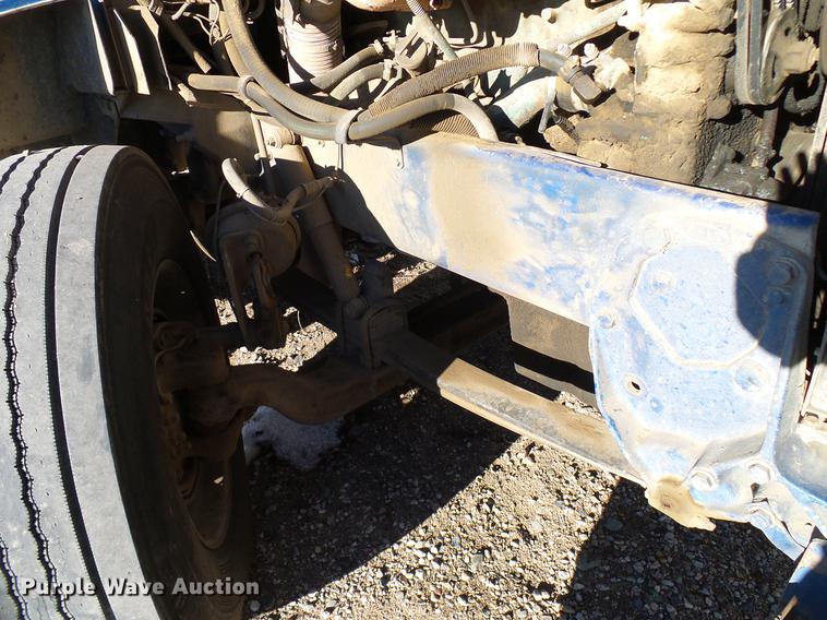 image for item DD5980 1998 Peterbilt 377 semi truck