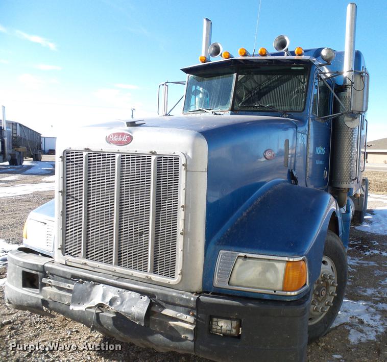 image for item DD5980 1998 Peterbilt 377 semi truck