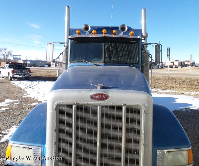 image for item DD5980 1998 Peterbilt 377 semi truck