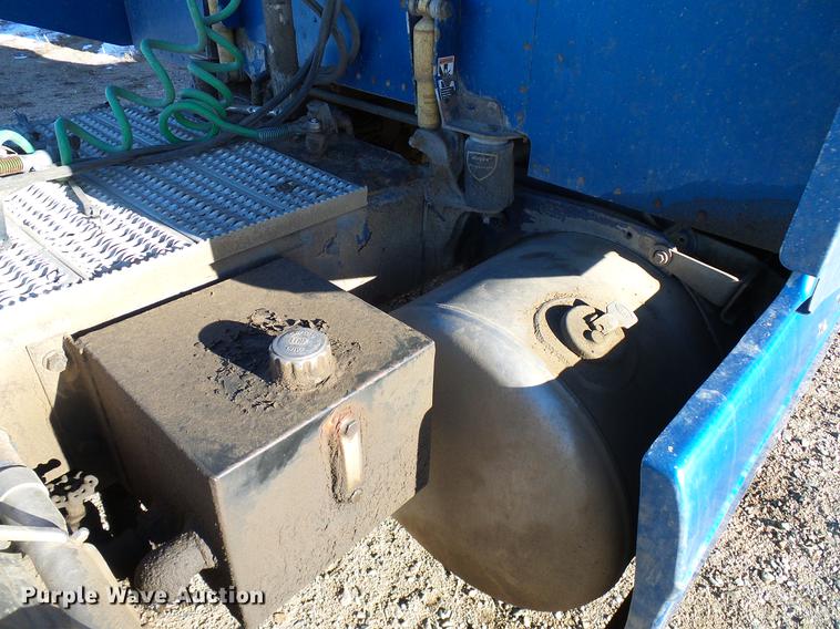 image for item DD5980 1998 Peterbilt 377 semi truck