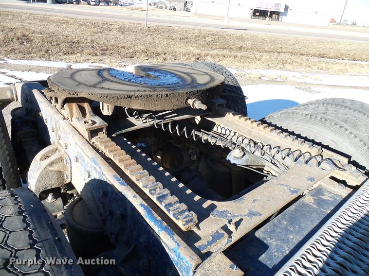 image for item DD5980 1998 Peterbilt 377 semi truck