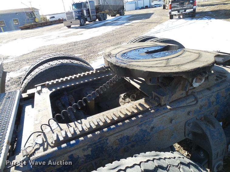 image for item DD5980 1998 Peterbilt 377 semi truck