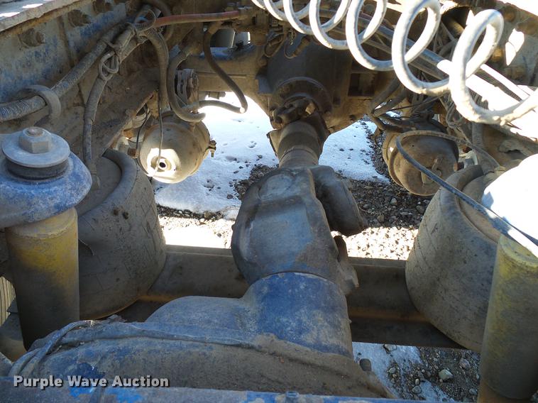 image for item DD5980 1998 Peterbilt 377 semi truck