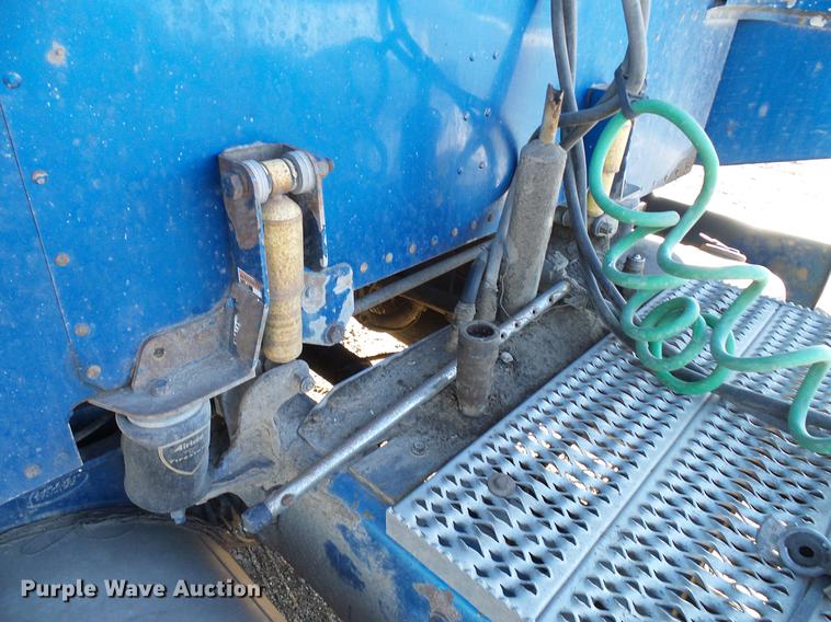 image for item DD5980 1998 Peterbilt 377 semi truck