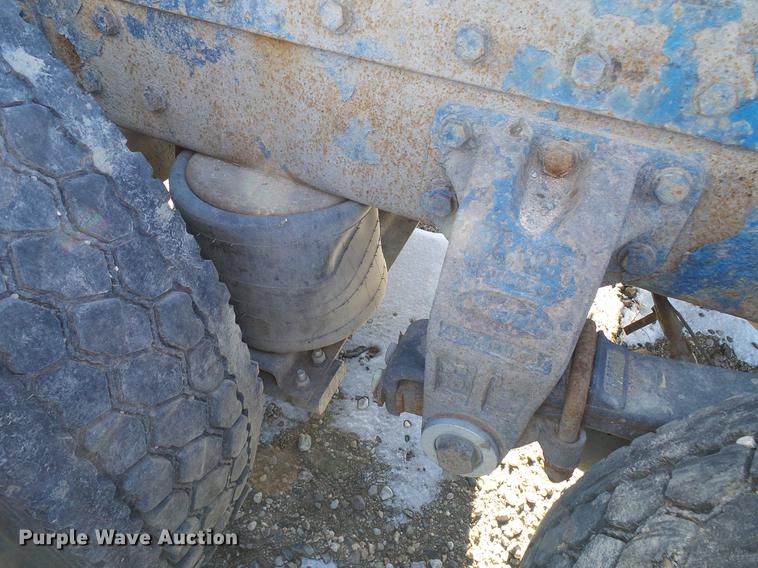 image for item DD5980 1998 Peterbilt 377 semi truck