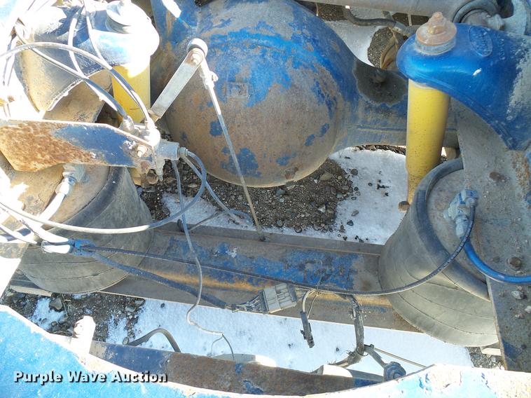 image for item DD5980 1998 Peterbilt 377 semi truck