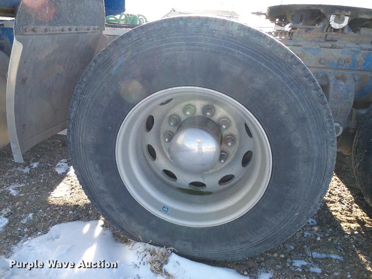 image for item DD5980 1998 Peterbilt 377 semi truck