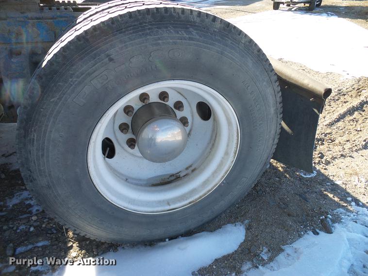 image for item DD5980 1998 Peterbilt 377 semi truck