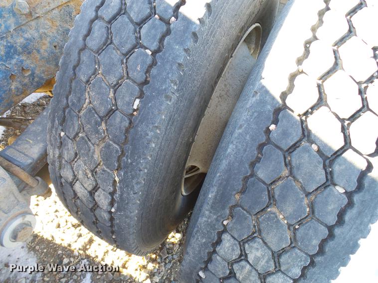 image for item DD5980 1998 Peterbilt 377 semi truck