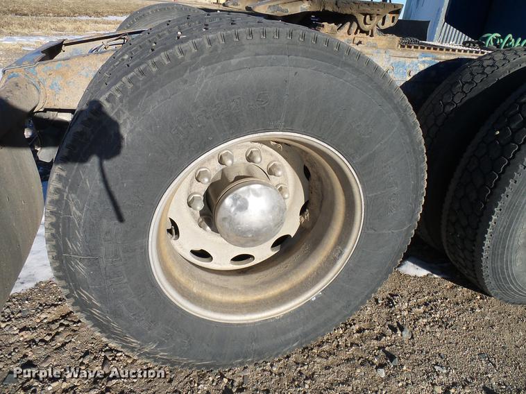 image for item DD5980 1998 Peterbilt 377 semi truck