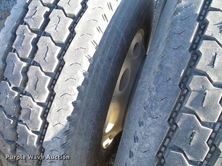 image for item DD5980 1998 Peterbilt 377 semi truck