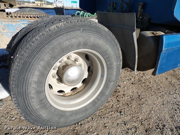 image for item DD5980 1998 Peterbilt 377 semi truck