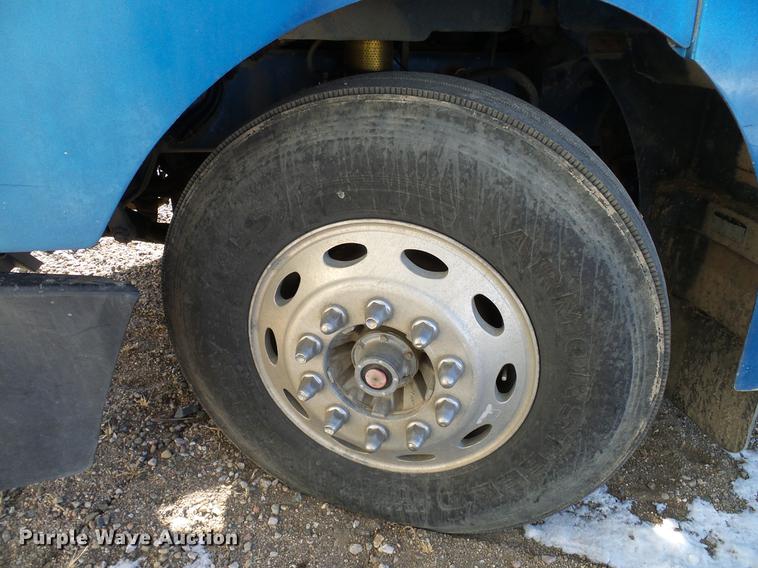 image for item DD5980 1998 Peterbilt 377 semi truck