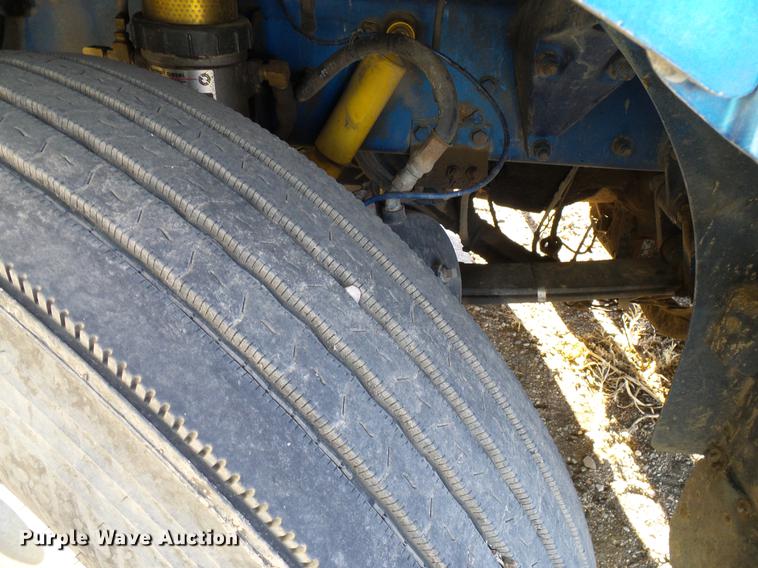 image for item DD5980 1998 Peterbilt 377 semi truck