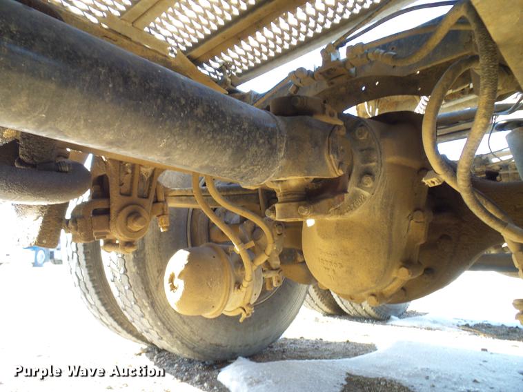 image for item DD5980 1998 Peterbilt 377 semi truck