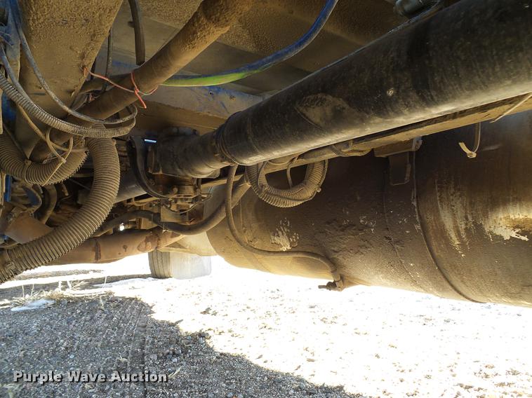 image for item DD5980 1998 Peterbilt 377 semi truck