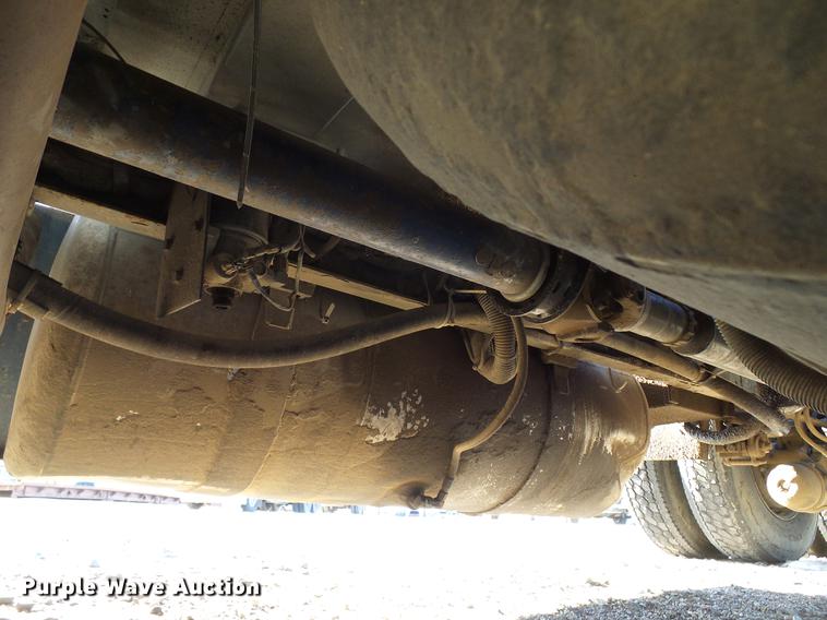 image for item DD5980 1998 Peterbilt 377 semi truck