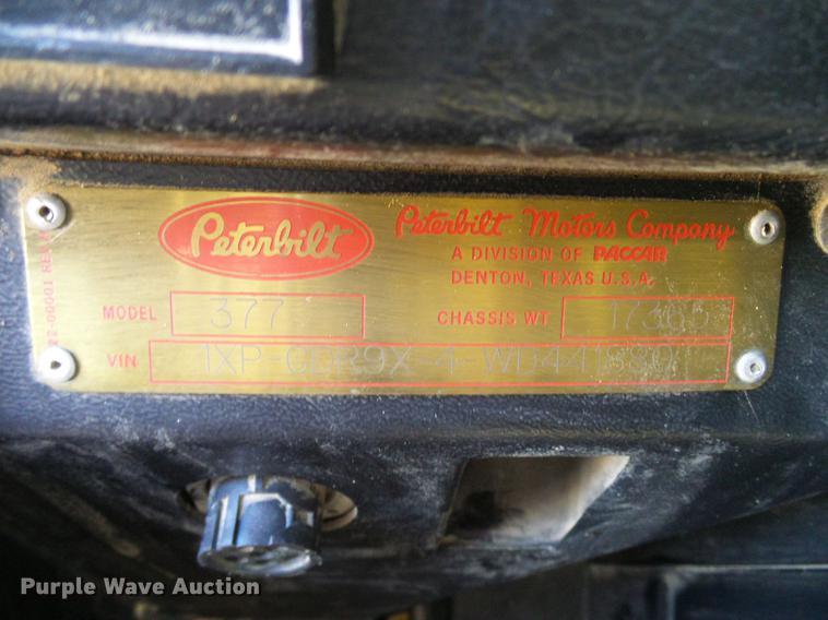 image for item DD5980 1998 Peterbilt 377 semi truck