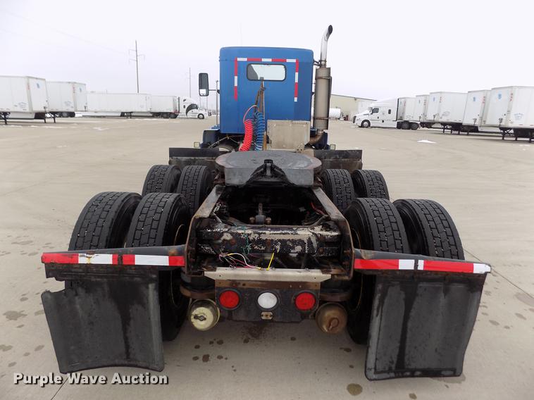 image for item DE0430 1995 Kenworth T600 semi truck