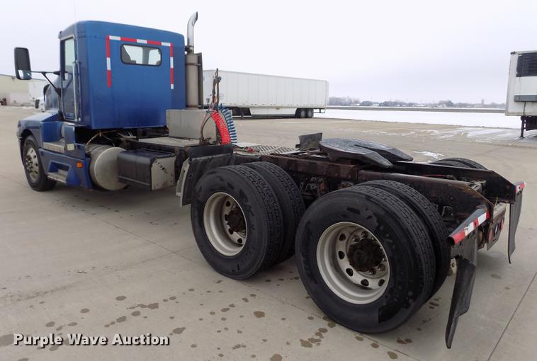 image for item DE0430 1995 Kenworth T600 semi truck