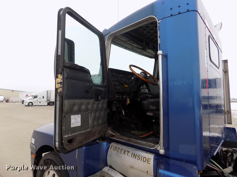 image for item DE0430 1995 Kenworth T600 semi truck