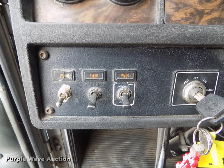 image for item DE0430 1995 Kenworth T600 semi truck