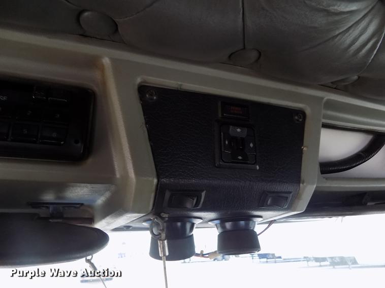 image for item DE0430 1995 Kenworth T600 semi truck