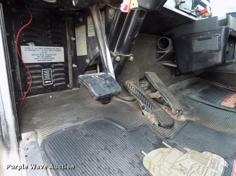 image for item DE0430 1995 Kenworth T600 semi truck