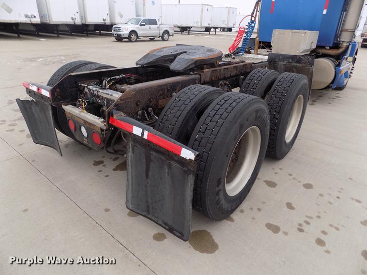 image for item DE0430 1995 Kenworth T600 semi truck