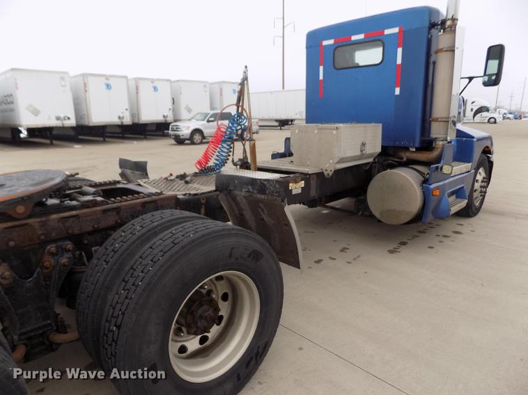 image for item DE0430 1995 Kenworth T600 semi truck