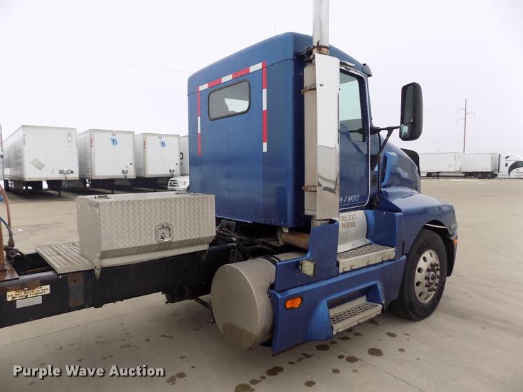 image for item DE0430 1995 Kenworth T600 semi truck