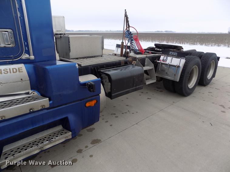 image for item DE0430 1995 Kenworth T600 semi truck