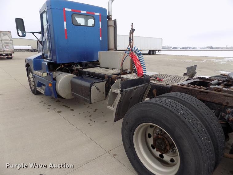 image for item DE0430 1995 Kenworth T600 semi truck