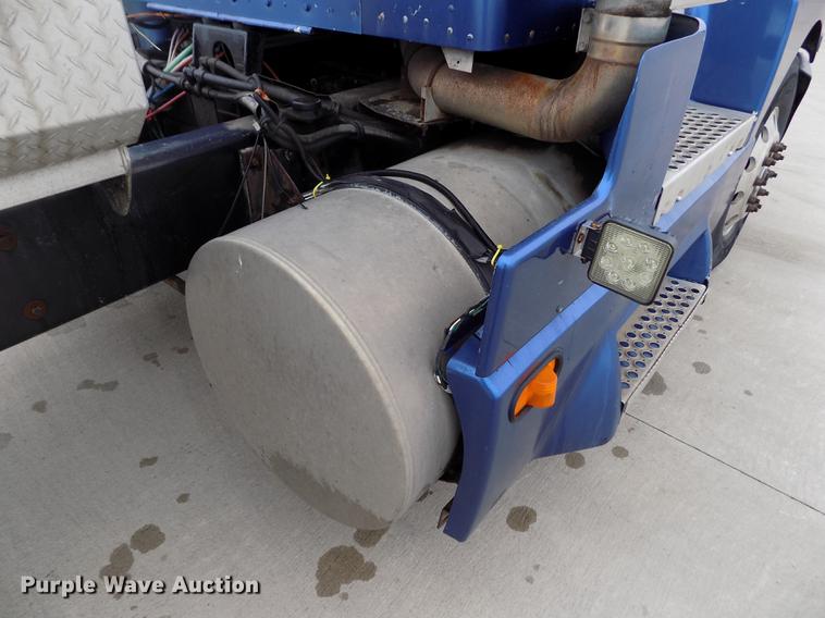 image for item DE0430 1995 Kenworth T600 semi truck