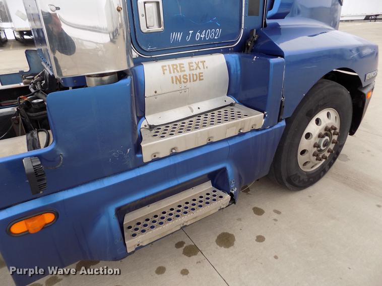 image for item DE0430 1995 Kenworth T600 semi truck