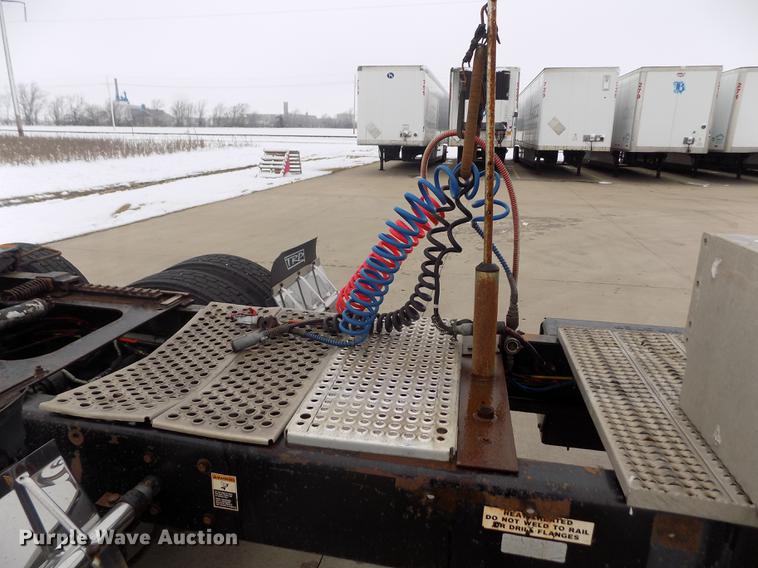 image for item DE0430 1995 Kenworth T600 semi truck