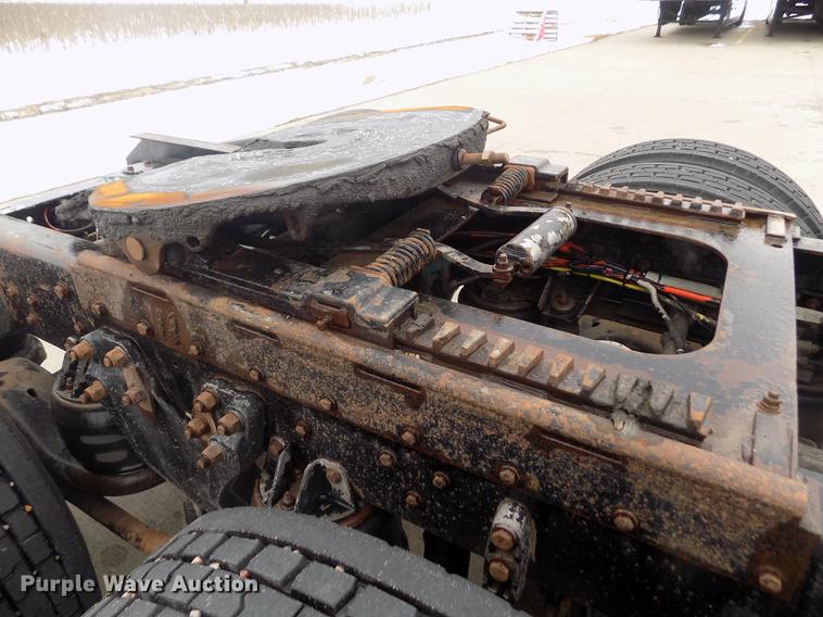 image for item DE0430 1995 Kenworth T600 semi truck